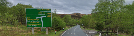 Green primary route direction sign on the northbound A87 at Bunloyne, including direction to Kyle of Lochalsh and Skye Bridge (with Gaelic versions in yellow text)